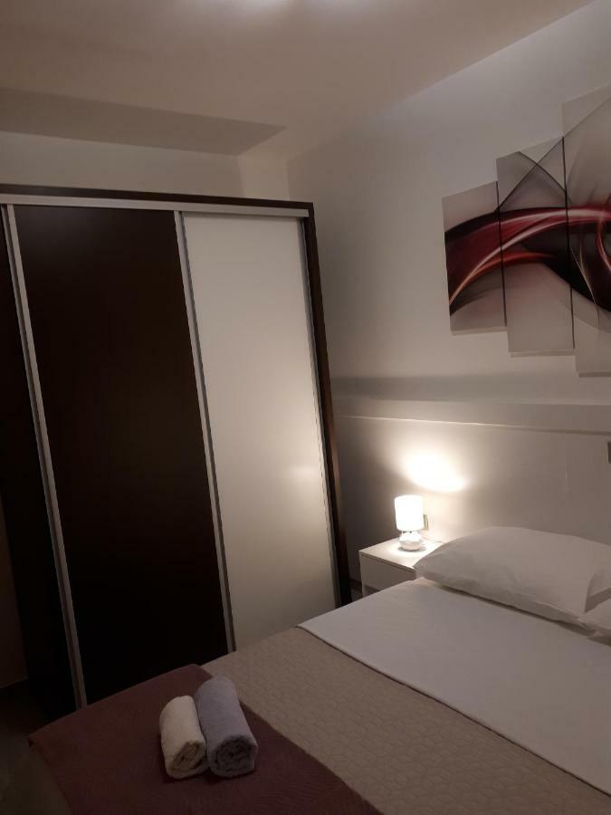 Apartments Sisevic - Comfort Apartments With Balconies And Sea View 슬라노 외부 사진